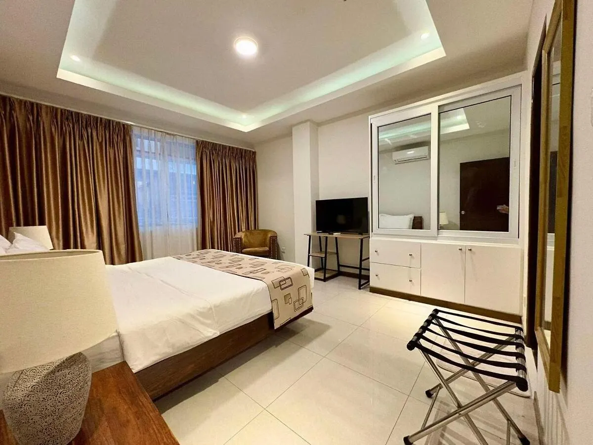 Sheryll Escapes - La Grande Poolside 1 Bedroom With Bathtub, Wifi & Netflix Ángeles 0*,  Filipinas