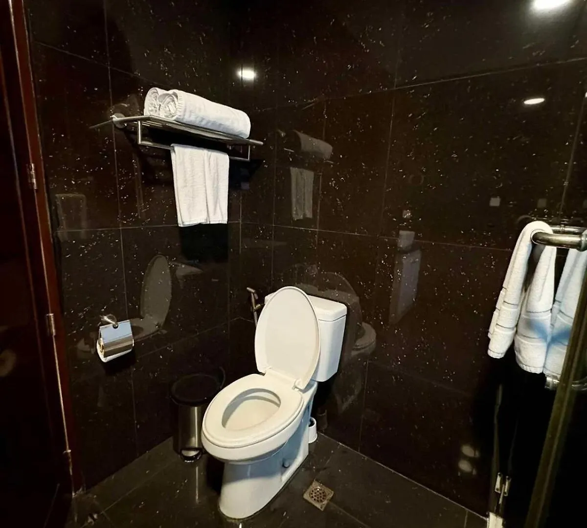 Sheryll Escapes - La Grande Poolside 1 Bedroom With Bathtub, Wifi & Netflix Ángeles Apartamento