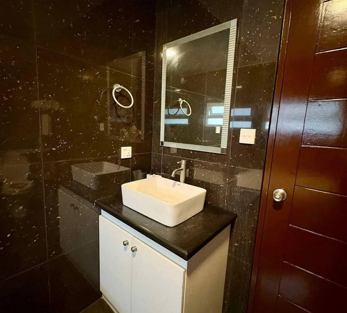 Apartamento Sheryll Escapes - La Grande Poolside 1 Bedroom With Bathtub, Wifi & Netflix Ángeles